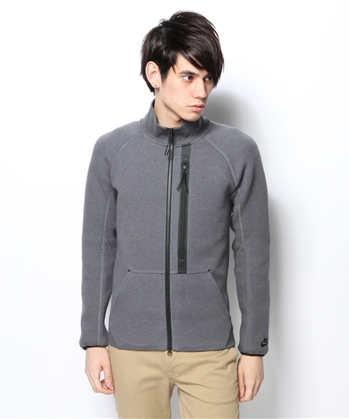 NIKE(ナイキ)の「ナイキ テックフリース トラックジャケット AS NIKE TECH TRACK JACKET-3MM(スウェット・メンズ・ブラック/レッド・SMALL)」の6枚目の写真