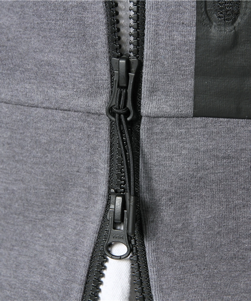 NIKE(ナイキ)の「ナイキ テックフリース トラックジャケット AS NIKE TECH TRACK JACKET-3MM(スウェット・メンズ・ブラック/レッド・SMALL)」の13枚目の写真