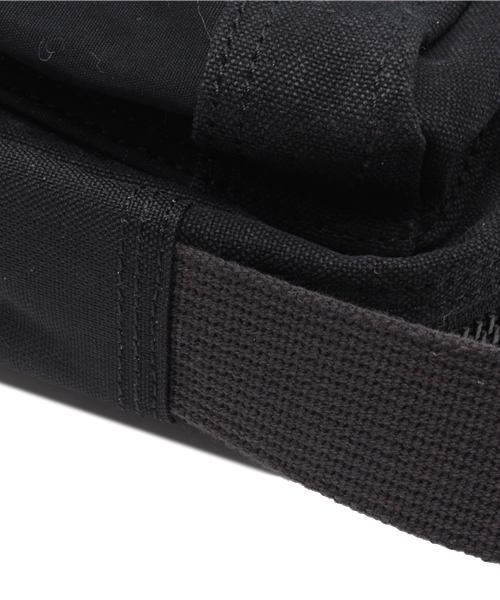 PORTER(ポーター)の「PORTER BRIDGE SHOULDER BAG SMALL <B印 YOSHIDA SELECT>(ショルダーバッグ・メンズ・ブラック/ベージュ/ブルー・ONE SIZE)」の6枚目の写真