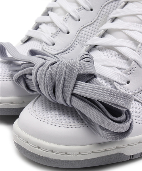 NIKE SPORTSWEAR（ナイキスポーツウェアー）の「インヒール ナイキ ダンク スカイハイ NIKE WMNS DUNK SKY HI ESSENTIAL（スニーカー・レディース・ホワイト/ブラック・23cm/23.5cm/24cm/24.5cm）」の4枚目の写真