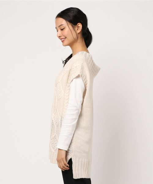 KOBE LETTUCE（コウベレタス）の「ケーブル編みニットベスト（ベスト・レディース・ブラック/ブラウン/アイボリー・FREE）」の4枚目の写真