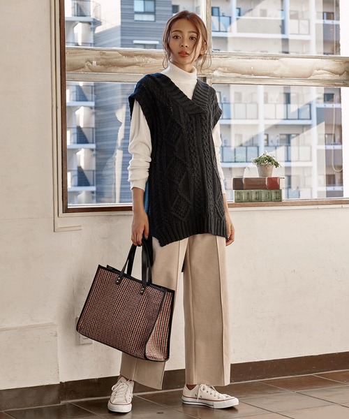 KOBE LETTUCE（コウベレタス）の「ケーブル編みニットベスト（ベスト・レディース・ブラック/ブラウン/アイボリー・FREE）」の17枚目の写真