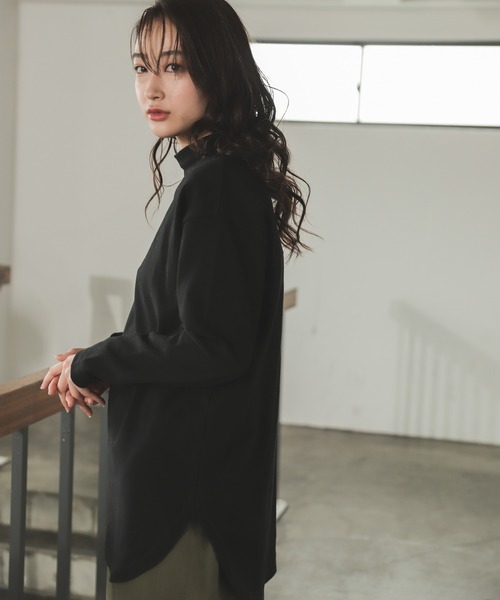 niko and...(ニコアンド)の「やわらかスムースチュニックプルオーバー(Tシャツ/カットソー・レディース・モカ/オフホワイト/ライトグリーン/ブラック/ベージュ・MEDIUM/LARGE)」の3枚目の写真