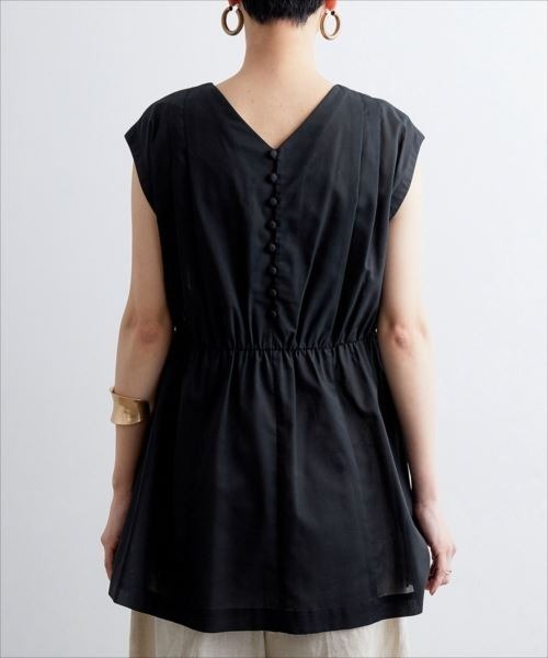 ADAM ET ROPE'（アダムエロペ）の「バック釦ボイルチュニック（シャツ/ブラウス・レディース・ブラック/ワイン/ベージュ系その他2・FREE）」の9枚目の写真