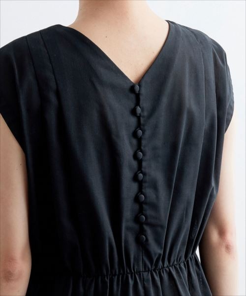 ADAM ET ROPE'（アダムエロペ）の「バック釦ボイルチュニック（シャツ/ブラウス・レディース・ブラック/ワイン/ベージュ系その他2・FREE）」の14枚目の写真