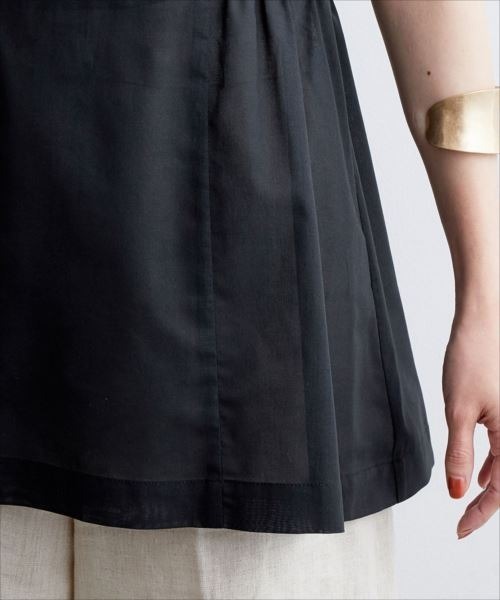 ADAM ET ROPE'（アダムエロペ）の「バック釦ボイルチュニック（シャツ/ブラウス・レディース・ブラック/ワイン/ベージュ系その他2・FREE）」の15枚目の写真