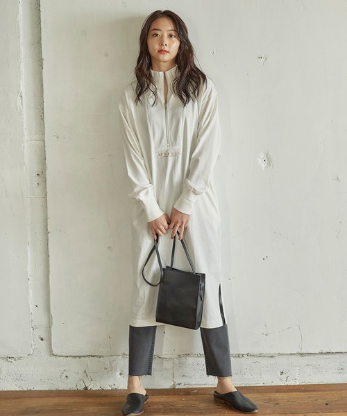 KANGOL EXTRA COMFORT(カンゴールエクストラコンフォート)の「フロントハーフジップワンピース(ワンピース・レディース・オフホワイト/サックスブルー/ブラック/チャコールグレー・L/M/LL)」の2枚目の写真