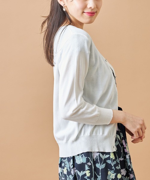 tocco closet(トッコ クローゼット)の「クリアビジューボタン七分袖カーディガン(カーディガン/ボレロ・レディース・ネイビー/レッド/オフホワイト/ブルーグリーン・M)」の22枚目の写真