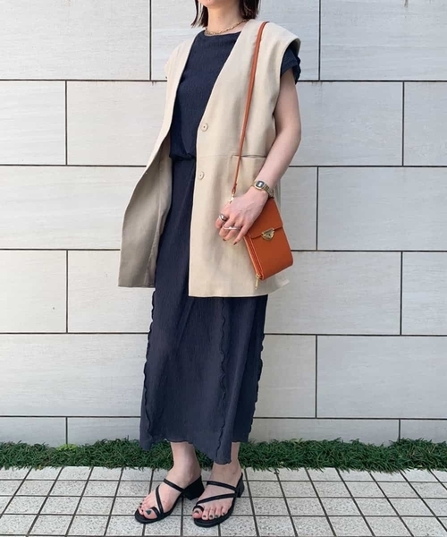 a.v.v（アーヴェヴェ）の「プリーツメロウナロースカート（スカート・レディース・チャコールグレー/ベージュ・38/34/36/42/40）」の13枚目の写真