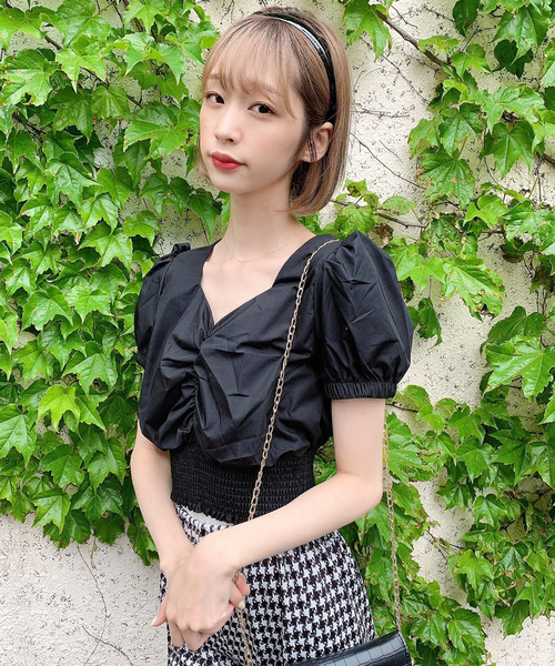 Voyage titty&Co.PETIT（ボヤージュティティアンドコープチ）の「【Voyage titty&Co.】ギャザーシャーリングトップス（シャツ/ブラウス・レディース・モカ/ブラック・FREE）」の2枚目の写真