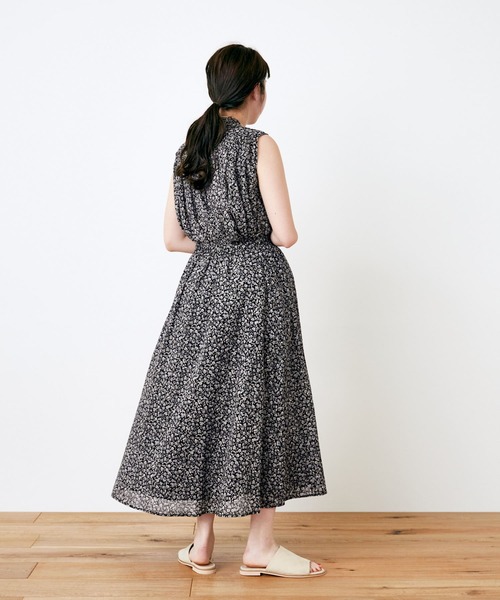 URBAN RESEARCH DOORS（アーバンリサーチドアーズ）の「フラワーギャザーブラウス（シャツ/ブラウス・レディース・ブルー系その他/ブラック・ONE）」の16枚目の写真