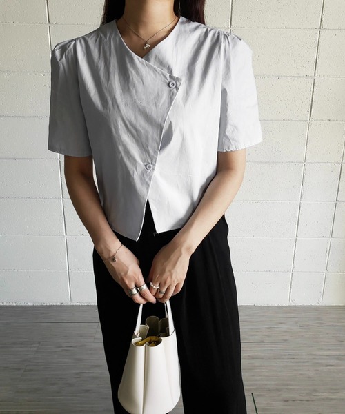 me+em select（ミームセレクト）の「ボックスカラーパフブラウス（シャツ/ブラウス・レディース・オレンジ/ライトブルー/ダークブルー/グリーン/ホワイト・FREE）」の2枚目の写真