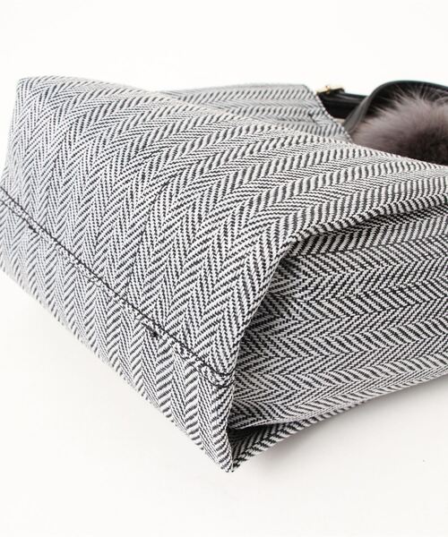 SAC(サック)の「人気手提げツイード素材フォックスファーチャーム付きハンドバッグ SAC unit(ハンドバッグ・レディース・ブラック/レッド/グリーン・FREE)」の5枚目の写真