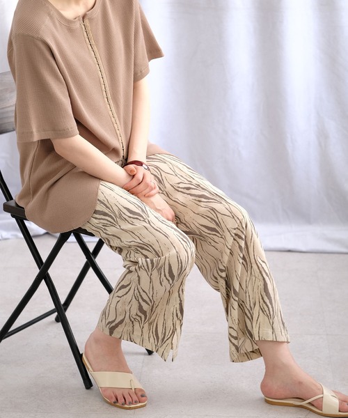 ＡＮＤＪ（アンドジェイ）の「ゼブラ柄フロントスリットイージーパンツ（その他パンツ・レディース・ベージュ/ブラック/テラコッタ・M）」の7枚目の写真