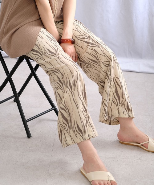 ＡＮＤＪ（アンドジェイ）の「ゼブラ柄フロントスリットイージーパンツ（その他パンツ・レディース・ベージュ/ブラック/テラコッタ・M）」の8枚目の写真