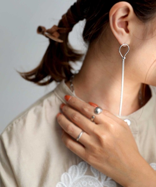 antiqua（アンティカ）の「スネークチェーンピアス（ピアス（両耳用）・レディース・シルバー/ゴールド・FREE）」の5枚目の写真