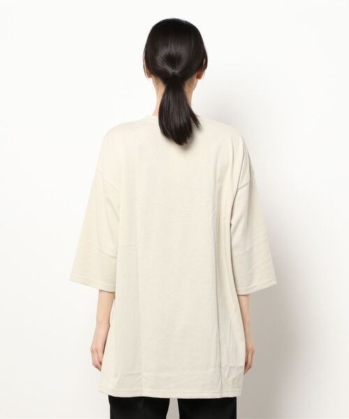 Samansa Mos2 blue(サマンサモスモスブルー)の「プリントチュニックTシャツ(Tシャツ/カットソー・レディース・グレー/モカ/ライトベージュ・フリ-)」の4枚目の写真