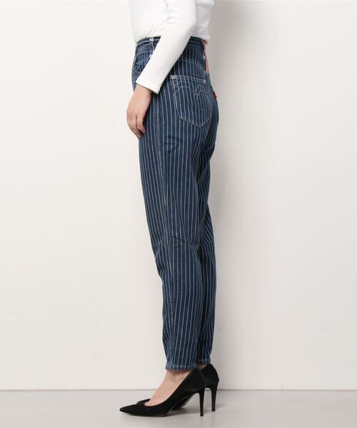 Levi's（リーバイス）の「Levi's(R) RED HIGH LOOSE TAPER CHANGE STRIPES（デニムパンツ・レディース・ダークインディゴブルー・24inch/28inch/23inch/25inch/30inch/29inch/26inch/27inch）」の15枚目の写真