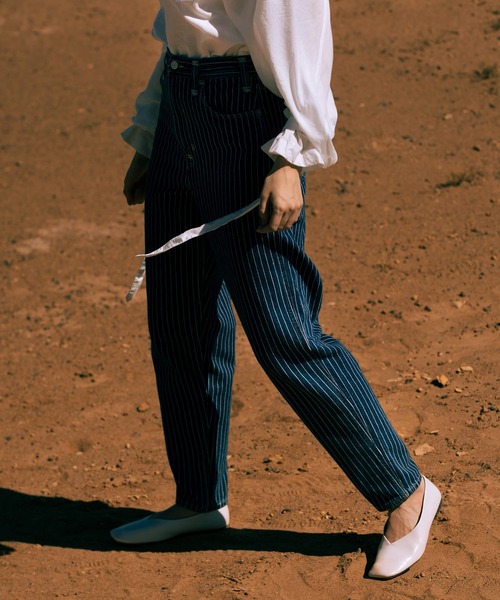 Levi's（リーバイス）の「Levi's(R) RED HIGH LOOSE TAPER CHANGE STRIPES（デニムパンツ・レディース・ダークインディゴブルー・24inch/28inch/23inch/25inch/30inch/29inch/26inch/27inch）」の2枚目の写真