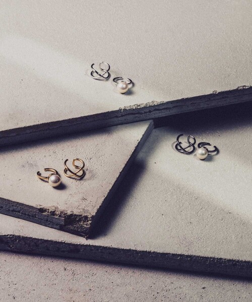 and cloud(アンドクラウド)の「【ZOZOTOWN Limited】Cross/Pearl Set Earcuff(イヤーカフ・レディース・ブラック/シルバー/イエローゴールド・FREE)」の3枚目の写真