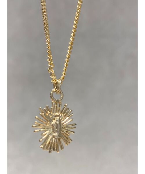 GYDA（ジェイダ）の「JEYSUS リバーシブルメダイネックレス（ネックレス・レディース・シルバー/ゴールド・FREE）」の2枚目の写真