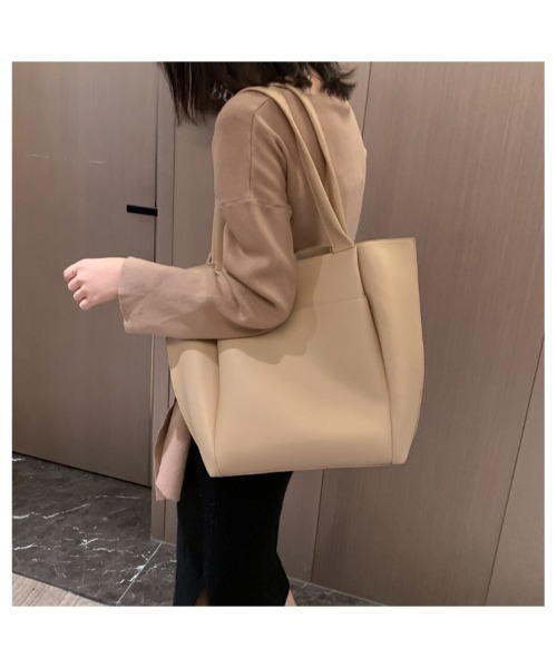 おしゃれスタ(オシャレスタ)の「単色ネオレザー 軽くて大容量シンプルトートバッグ(トートバッグ・レディース・クリーム/ブラウン/ブラック・FREE)」の22枚目の写真