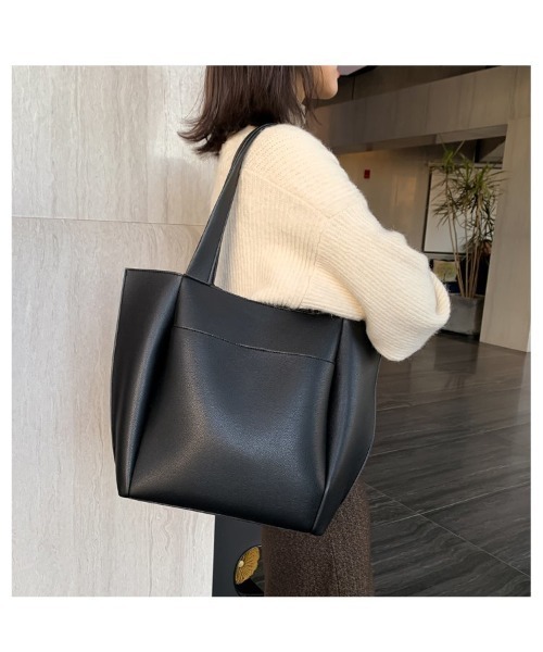 おしゃれスタ(オシャレスタ)の「単色ネオレザー 軽くて大容量シンプルトートバッグ(トートバッグ・レディース・クリーム/ブラウン/ブラック・FREE)」の14枚目の写真
