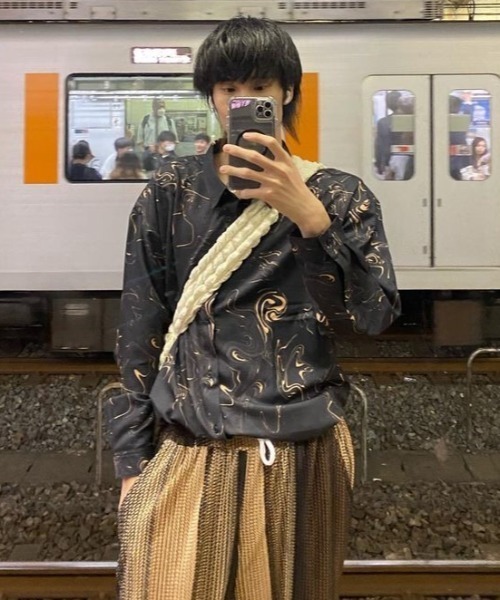 ８(eight)（エイト）の「総柄とろみシャツ（シャツ/ブラウス・メンズ・ベージュ/アイボリー/ブルーグレー/ホワイト系その他/ブラック系その他/グレー系その他/ブラウン系その他/ブルー系その他/キャメル/ホワイト系その他2/ブラック系その他2/ブラック系その他3/ブラック系その他4/ブラック系その他5/グレー系その他2/グレー系その他3/ブラウン系その他2/ブラウン系その他3/ブルー系その他2/イエロー系その他/グリーン系その他/ブラック系その他6/ホワイト系その他3/オレンジ系その他/ブルー系その他3/ブラウン系その他4/ライトグレー/ブラック系3/ホワイト系1/ホワイト系2/ホワイト系その他6/ダークブラウン/ブラック系その他7/ホワイト系その他4/ブラック系2/ホワイト系その他5/ブラック系1/ブラック系4/ネイビー系1/ブラウン系その他5/グレー系その他4/ベージュ系その他/ブラック系5/グリーン系その他2・MEDIUM/LARGE）」の13枚目の写真