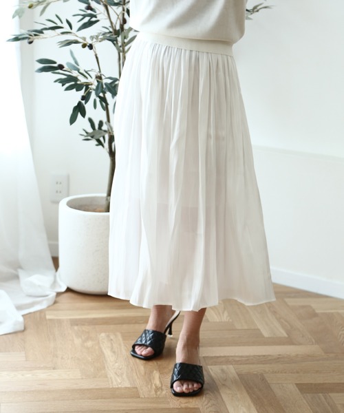 Lamoa（ラモア）の「Lamoa/ボリューム シワ加工 フレア スカート（スカート・レディース・グレー/ブラック/ライトグリーン/パープル/アイボリー/ホワイト/ピンク・FREE）」の2枚目の写真