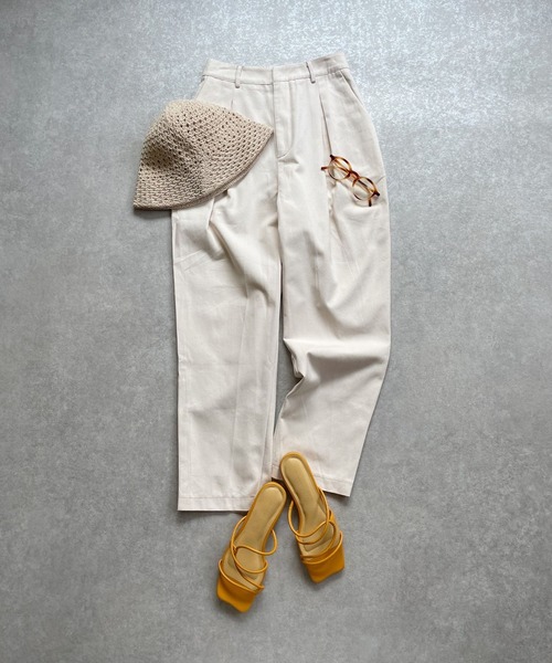 ＪＵＧＬＡＮＳ（ユグランス）の「☆ 美脚魅せ。タック入りパンツ　S1879（その他パンツ・レディース・アイボリー/グリーン・FREE）」の2枚目の写真