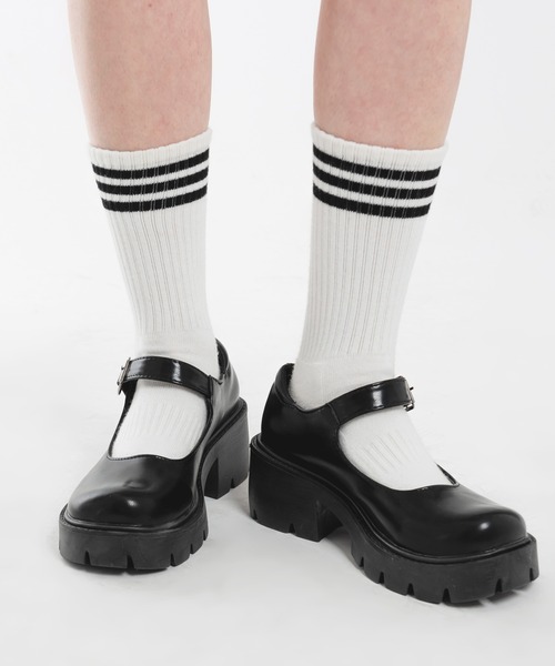 FOLLOWIN（フォロウィン）の「２パターンラウンドトゥーストラップ厚底ローファー（ローファー・レディース・ブラック/クリアブラック・23cm/24cm/25cm）」の3枚目の写真