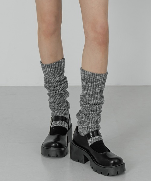 FOLLOWIN（フォロウィン）の「２パターンラウンドトゥーストラップ厚底ローファー（ローファー・レディース・ブラック/クリアブラック・23cm/24cm/25cm）」の18枚目の写真