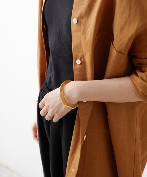 Omekashi（オメカシ）の「ウェーブプレートバングル（ブレスレット・レディース・シルバー/ゴールド・ONE SIZE）」の13枚目の写真