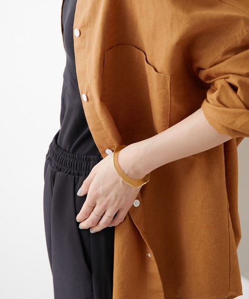 Omekashi（オメカシ）の「ウェーブプレートバングル（ブレスレット・レディース・シルバー/ゴールド・ONE SIZE）」の10枚目の写真