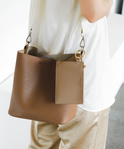 HIGHTIDE（ハイタイド）の「Grains de sable サーブル フラグメントケース カード コインケース カラビナ付き ミニ財布 小銭入れ（カードケース・レディース・ネイビー/グレー/キャメル・FREE）」の11枚目の写真