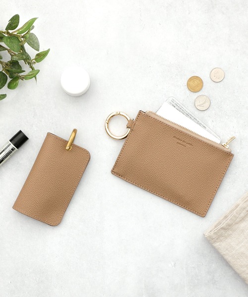 HIGHTIDE（ハイタイド）の「Grains de sable サーブル フラグメントケース カード コインケース カラビナ付き ミニ財布 小銭入れ（カードケース・レディース・ネイビー/グレー/キャメル・FREE）」の9枚目の写真