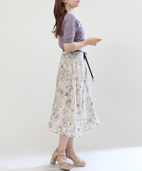 TRUDEA(トルディア)の「配色ボウタイパールピンニット(ニット/セーター・レディース・パープル/ブラック/ラベンダー/ネイビー/ベージュ・MEDIUM/LARGE)」の7枚目の写真