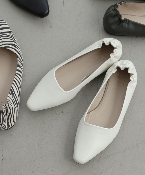 LAKOLE(ラコレ)の「【卒入式/オケージョンにも】スクエアカットギャザーパンプス / 352611(パンプス・レディース・ブラック/ダークグリーン/アイボリー/その他9/パイソン/オフホワイト/その他・MEDIUM/LARGE/SMALL)」の4枚目の写真