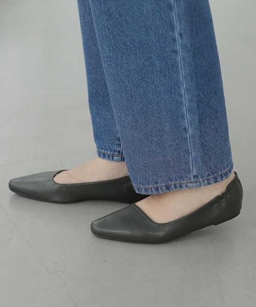 LAKOLE(ラコレ)の「【卒入式/オケージョンにも】スクエアカットギャザーパンプス / 352611(パンプス・レディース・ブラック/ダークグリーン/アイボリー/その他9/パイソン/オフホワイト/その他・MEDIUM/LARGE/SMALL)」の1枚目の写真