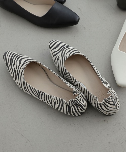 LAKOLE(ラコレ)の「【卒入式/オケージョンにも】スクエアカットギャザーパンプス / 352611(パンプス・レディース・ブラック/ダークグリーン/アイボリー/その他9/パイソン/オフホワイト/その他・MEDIUM/LARGE/SMALL)」の8枚目の写真