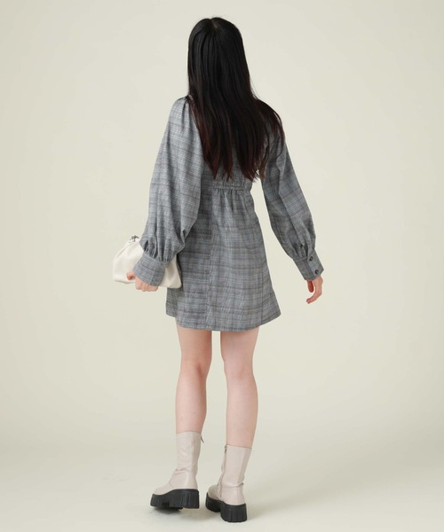 archives（アルシーヴ）の「’フロントボタンハイウエストミニＯＰ’（ジャンパースカート・レディース・ブラック/ベージュ/グレー・MEDIUM）」の17枚目の写真