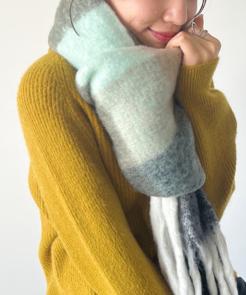 CLEA（クレア）の「配色チェックボリュームマフラー（マフラー・レディース・オレンジ/ブラウン/ミント/ネイビー/イエロー・FREE）」の6枚目の写真