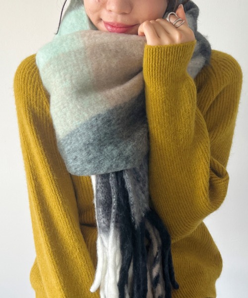 CLEA（クレア）の「配色チェックボリュームマフラー（マフラー・レディース・オレンジ/ブラウン/ミント/ネイビー/イエロー・FREE）」の7枚目の写真