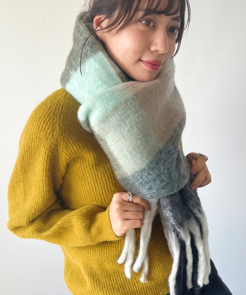 CLEA（クレア）の「配色チェックボリュームマフラー（マフラー・レディース・オレンジ/ブラウン/ミント/ネイビー/イエロー・FREE）」の8枚目の写真