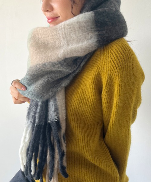 CLEA（クレア）の「配色チェックボリュームマフラー（マフラー・レディース・オレンジ/ブラウン/ミント/ネイビー/イエロー・FREE）」の9枚目の写真