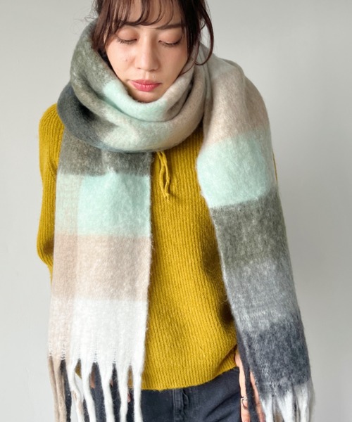 CLEA（クレア）の「配色チェックボリュームマフラー（マフラー・レディース・オレンジ/ブラウン/ミント/ネイビー/イエロー・FREE）」の10枚目の写真