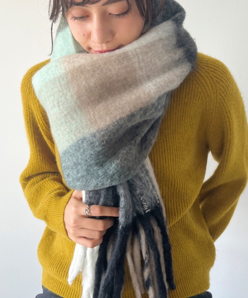 CLEA（クレア）の「配色チェックボリュームマフラー（マフラー・レディース・オレンジ/ブラウン/ミント/ネイビー/イエロー・FREE）」の11枚目の写真