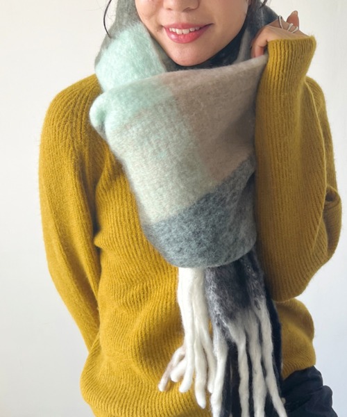 CLEA（クレア）の「配色チェックボリュームマフラー（マフラー・レディース・オレンジ/ブラウン/ミント/ネイビー/イエロー・FREE）」の12枚目の写真