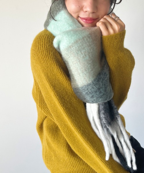 CLEA（クレア）の「配色チェックボリュームマフラー（マフラー・レディース・オレンジ/ブラウン/ミント/ネイビー/イエロー・FREE）」の13枚目の写真
