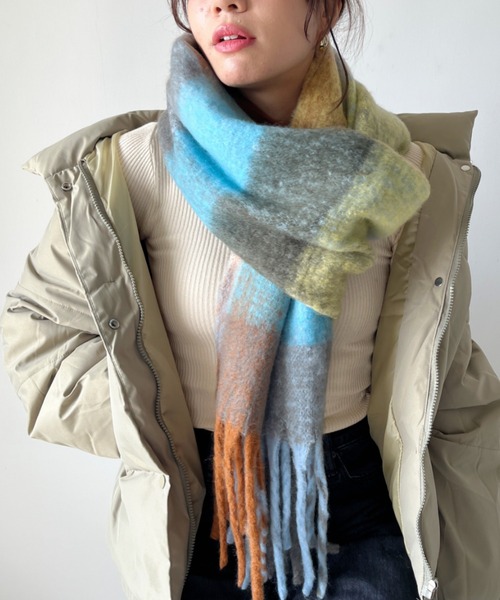 CLEA（クレア）の「配色チェックボリュームマフラー（マフラー・レディース・オレンジ/ブラウン/ミント/ネイビー/イエロー・FREE）」の16枚目の写真